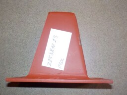 Pravý držák předního světlometu