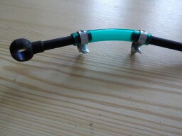 Trubka přívodu paliva od nádrže k podávacímu čerpadlu