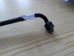 Trubka přívodu paliva od nádrže k podávacímu čerpadlu