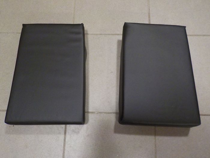 Levé a pravé zadní sedátko černé