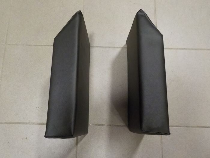 Levé a pravé zadní sedátko černé