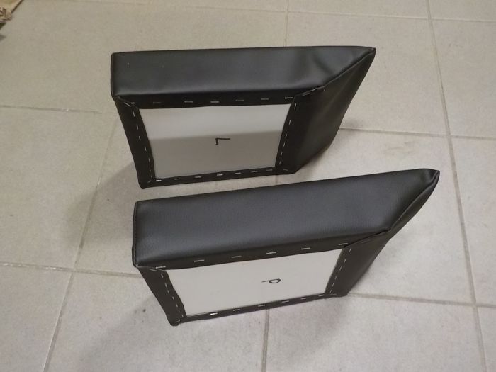 Levé a pravé zadní sedátko černé