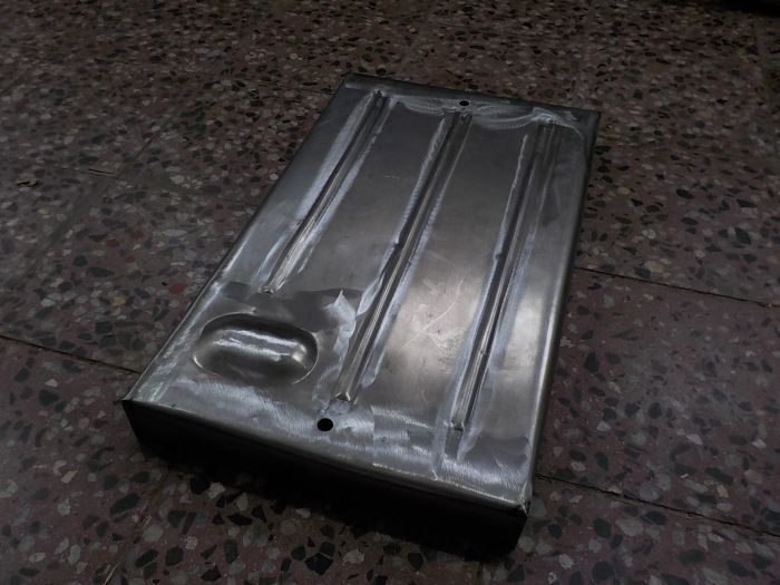 Víko skříně baterie