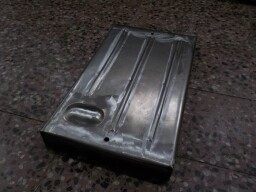 Víko skříně baterie