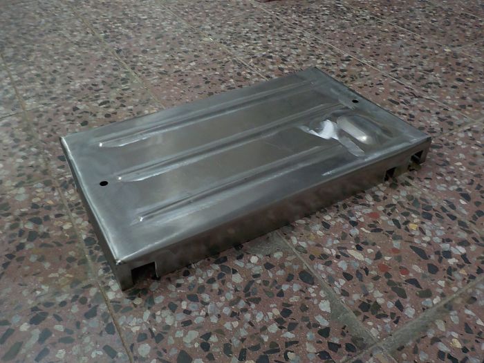 Víko skříně baterie