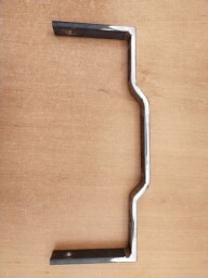 Držák krytu baterie