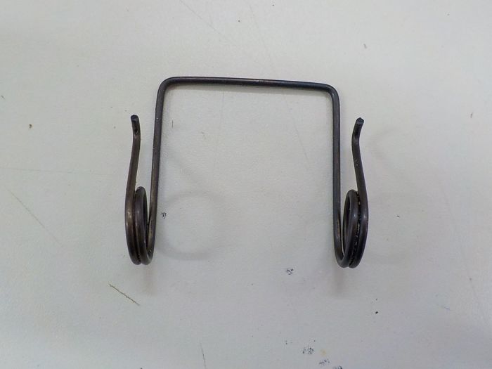 Napínací pružina spojky slabší