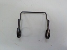 Napínací pružina spojky slabší