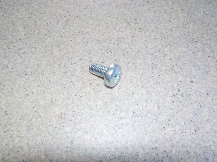 Šroub M5x10 ke klínku poloosy