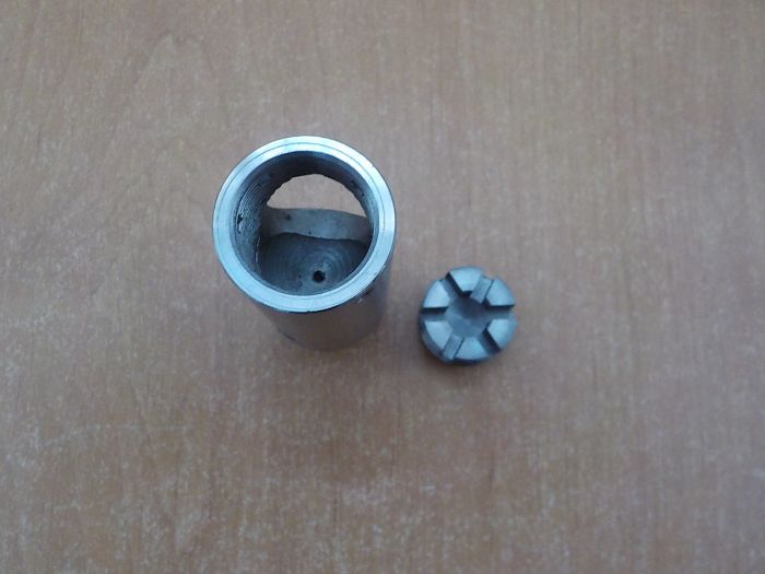 Lůžko kulového čepu s maticí