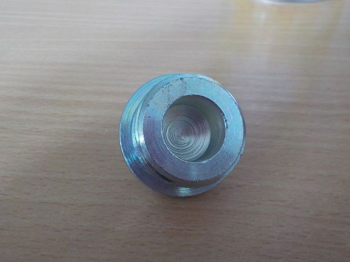 Vypouštěcí zátka motoru, převodovky, hydrauliky