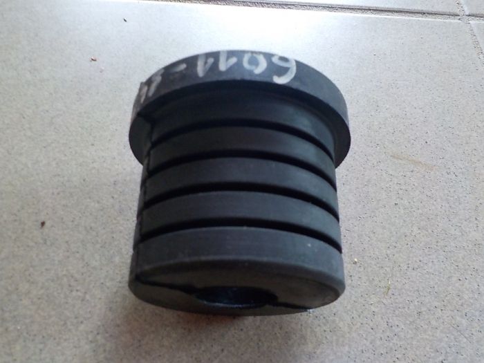 Koncový silentblok do trubky rámu kabiny 