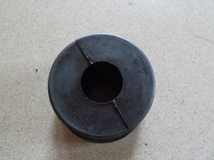 Koncový silentblok do trubky rámu kabiny 
