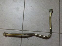 Trubka od hlavy kompresoru k plniči