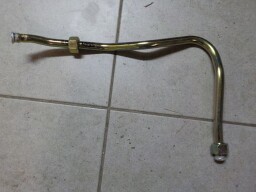 Trubka od hlavy kompresoru k plniči