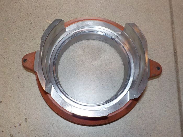 Vypínací ložisko náhonu s objímkou - české