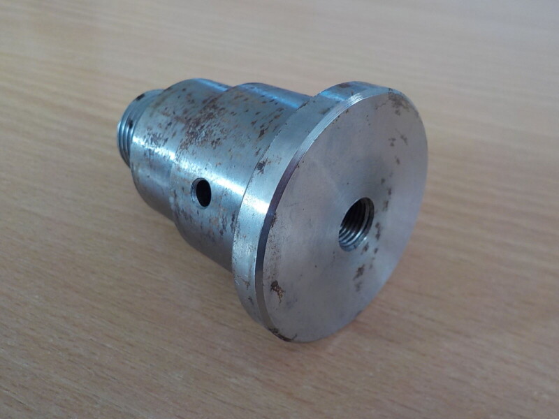 Středový spojovací čep