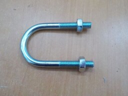 Pojistný třmen konzoly přístrojové desky