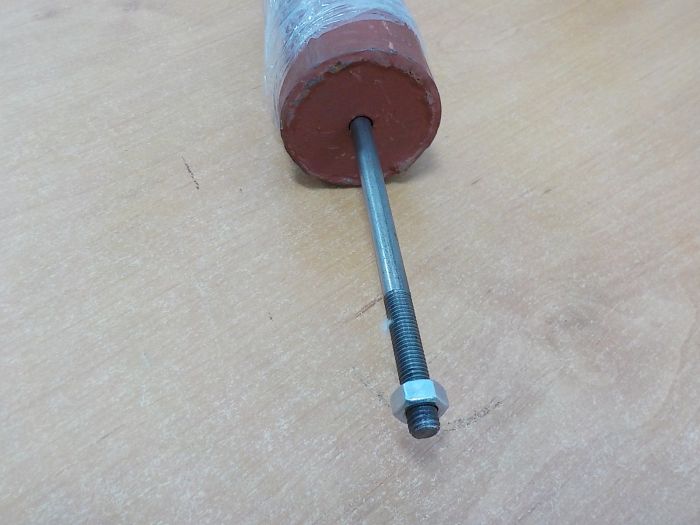 Pouzdro s pružinami pod pedál