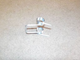 Pružina západky zadního okna kabiny