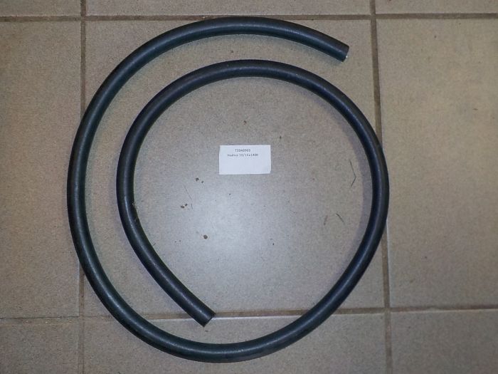 Hadice hydrauliky od nádrže k rozvaděči 10/15x1400