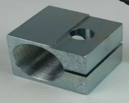 Objímka spojovací tyče