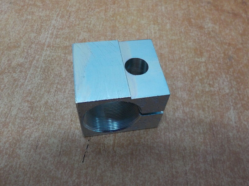 Objímka spojovací tyče