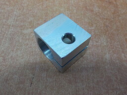 Objímka spojovací tyče