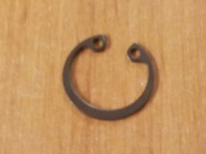 Zajišťovací kroužek pístního čepu kompresoru rp. 18