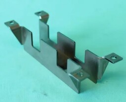 Vodící plechy řadící kulisy