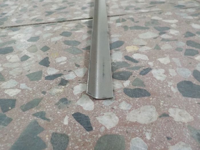 Plechový pásek oken dveří metráž 1 m