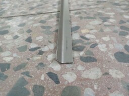 Plechový pásek oken dveří metráž 1 m