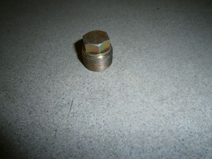 Zátka vodního čerpadla  - závit M22 s konusem