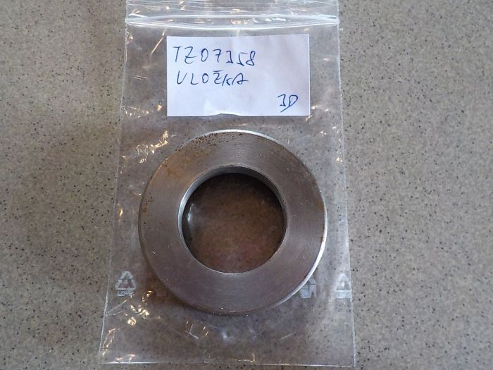 Vložka víka a hřídele diferenciálu