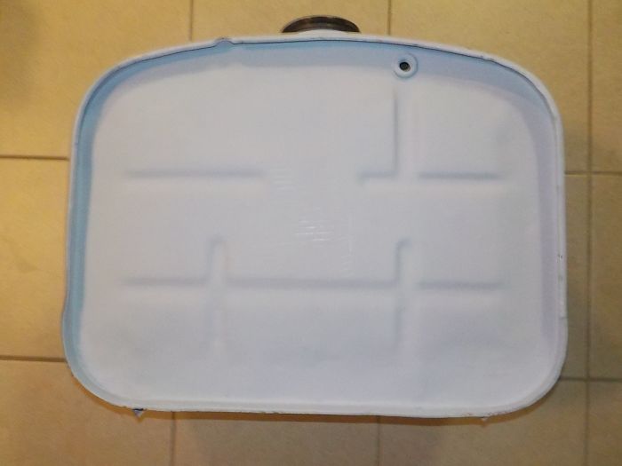 Palivová nádrž bez nalévacího uzávěru 