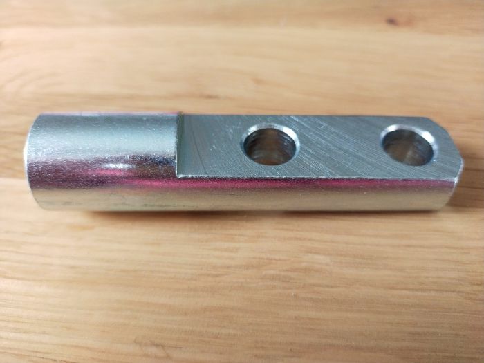 Hlavice táhla spojky s pravým závitem