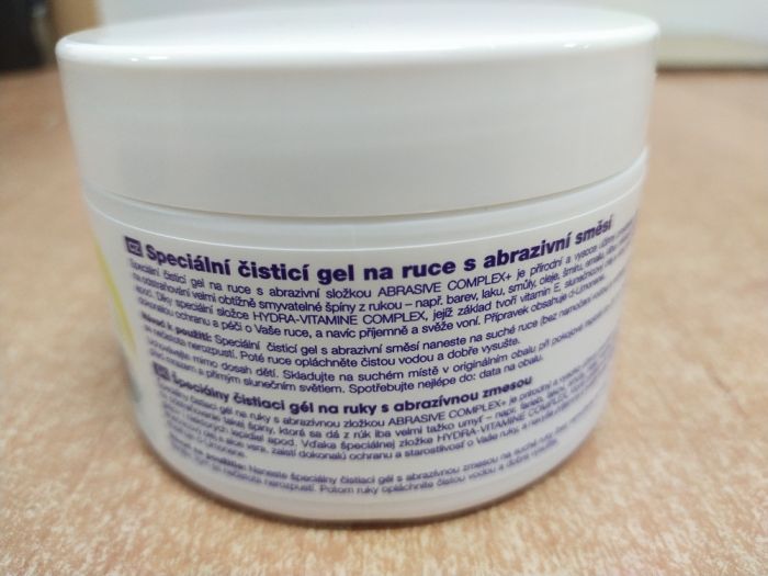Speciální čisticí gel na ruce s abrazivní směsí