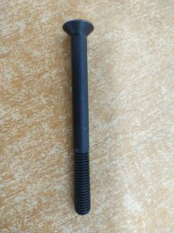 Šroub krytu hlavy motoru