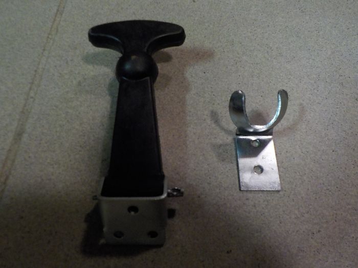 Držák kapoty s uložením