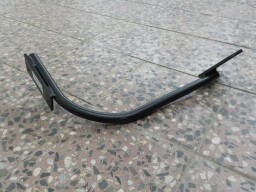 Vzpěra pravého předního blatníku 