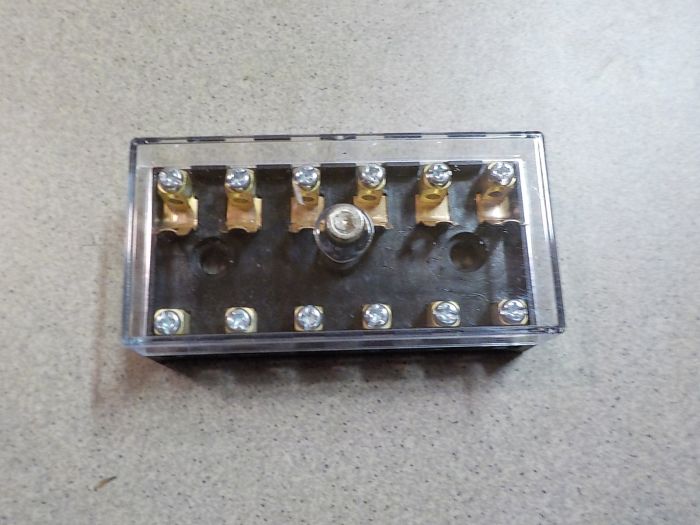 Pojistková skříňka 6 pólová