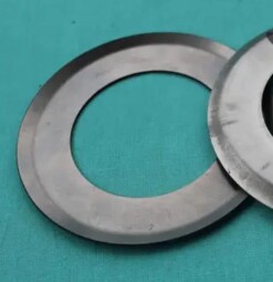 Odstřikovací kroužek zadního ložiska