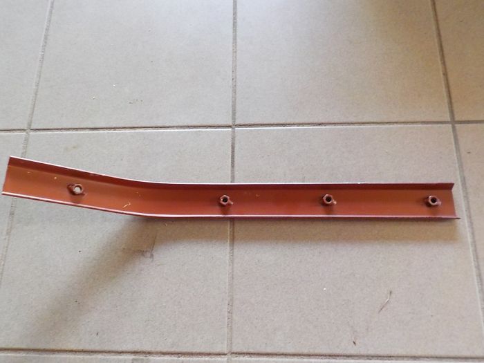 Výztuha vložky levého blatníku - hnací náprava