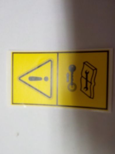 Štítek výstraha - při opravách vyjmout klíč