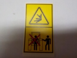 Štítek výstraha - nestůj za běžícím strojem