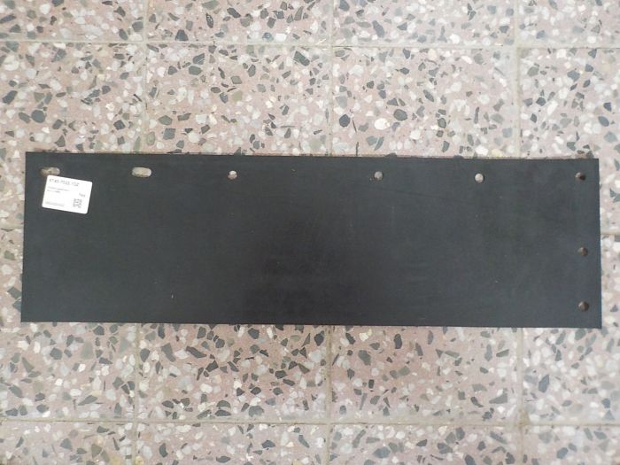 Vložka levého předního blatníku pryžová