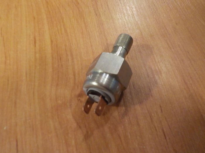 Hydraulický spínač brzdových světel