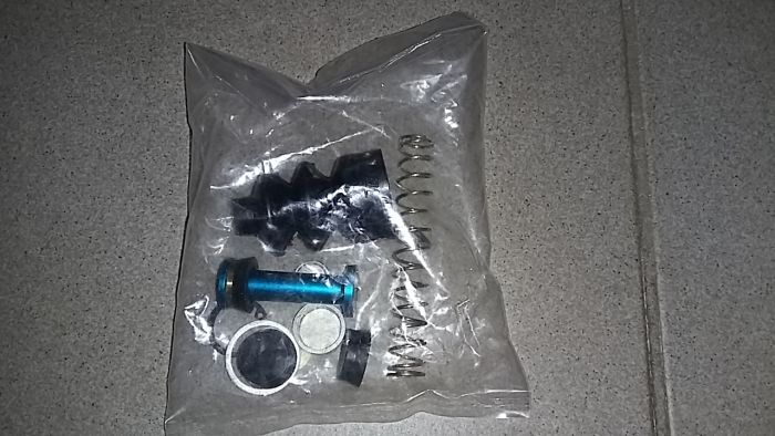 Sada těsnění k hlavnímu válci