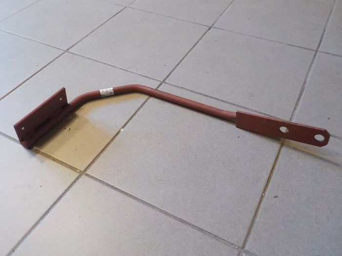 Spodní pravá vzpěra předního blatníku