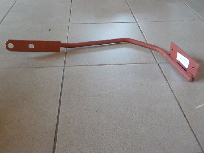 Spodní levá vzpěra předního blatníku